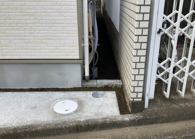 【庭】 | 庭があることでガーデニングや家庭菜園はもちろん、こどもの遊び場やペットを放して遊ぶことができます。また、家の周囲に余裕があるということです。隣地との間があれば、十分な日当たりと、風通しが確保できます。