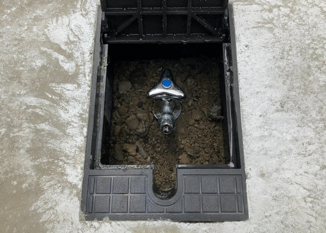 【設備】 | 敷地内には、散水栓や立水栓があります。水道水を直接利用できるため、水を運ぶ手間を省くことが出来ます。大量の水を必要とする洗車作業や清掃などに役立ちます。その他設備とあわせて、現地でご確認ください。