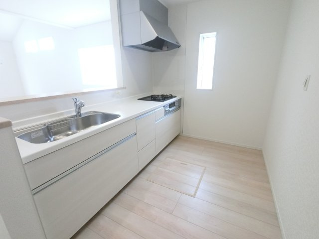 小城市小城町松尾第4の完成予想図|リビングのお子さんに目配りできる対面式カウンターキッチンを採用。