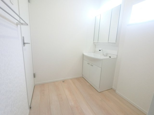 小城市小城町松尾第4の内観：施工例|広くて使いやすい洗面ルーム。朝もゆとりをもって準備できます♪
