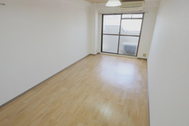 光ハイツの居間・リビング