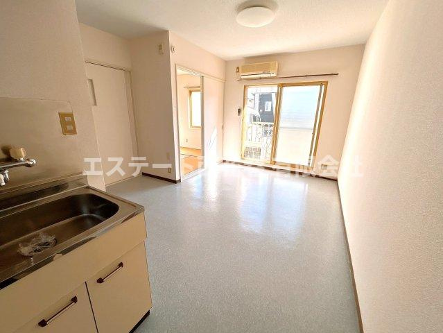 セゾン・ド・ジュネスの居間・リビング