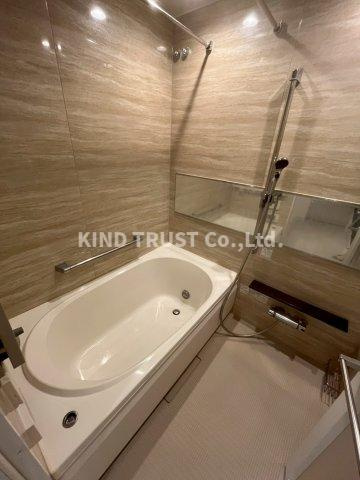 グランドメゾン新梅田タワー THE CLUB RESIDENCEの浴室|コンパクトで使いやすいお風呂です