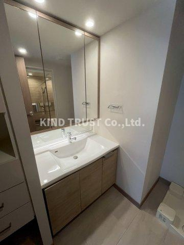 グランドメゾン新梅田タワー THE CLUB RESIDENCEの洗面所|スペースが確保できる洗面所です