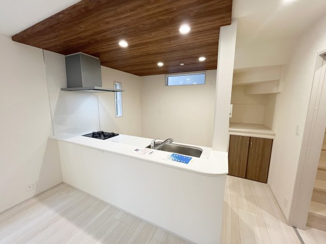 入間市東藤沢5丁目のキッチン|対面キッチンにより会話を楽しみながらお料理が可能です！