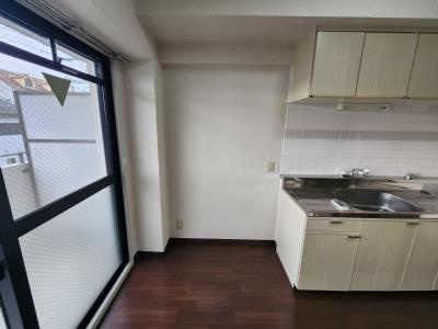 ウインドベル四条大宮のキッチン|冷蔵庫設置スペース