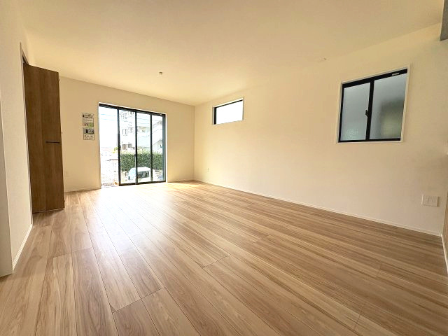 【居間・リビング】 | 糟屋郡宇美町宇美中央1丁目4期　1号棟（全3棟）【仲介手数料無料・0円】 | 施工例。施工例は完成時と異なる場合があります。