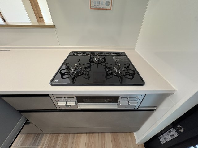 【キッチン】 | 糟屋郡宇美町宇美中央1丁目4期　1号棟（全3棟）【仲介手数料無料・0円】 | 施工例。施工例は完成時と異なる場合があります。