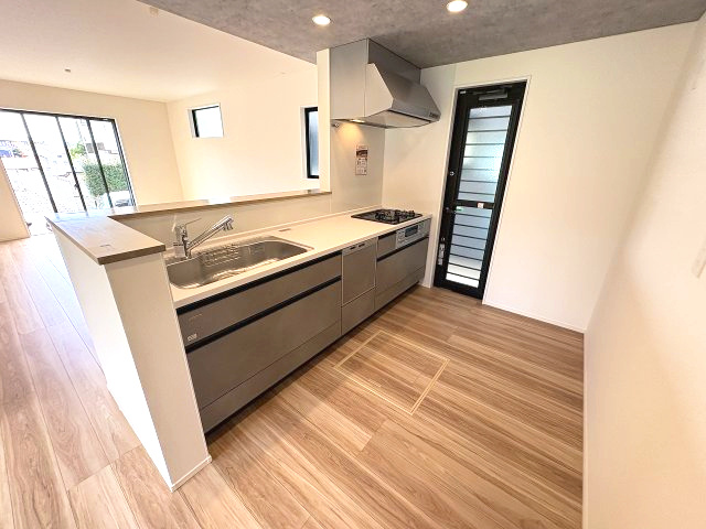 【キッチン】 | 糟屋郡宇美町宇美中央1丁目4期　1号棟（全3棟）【仲介手数料無料・0円】 | 施工例。施工例は完成時と異なる場合があります。