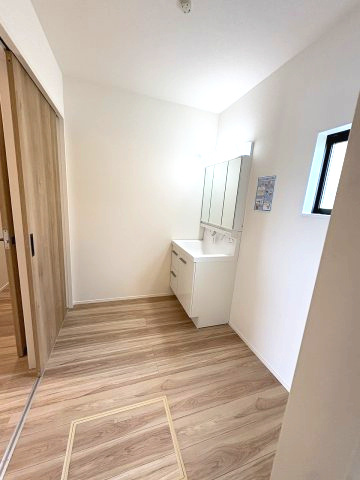 【洗面所】 | 糟屋郡宇美町宇美中央1丁目4期　1号棟（全3棟）【仲介手数料無料・0円】 | 施工例。施工例は完成時と異なる場合があります。