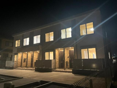 【外観】 | サングレイス | 外観写真（夜）