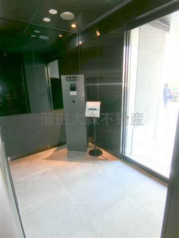 ザ・パークハビオ蒲田のエントランス|防犯カメラ+TVモニター付オートロック宅配BOXメールBOX管理人室　エントランス