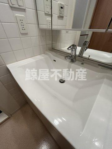 アクティ東仲通りの洗面所|明るい洗面所です