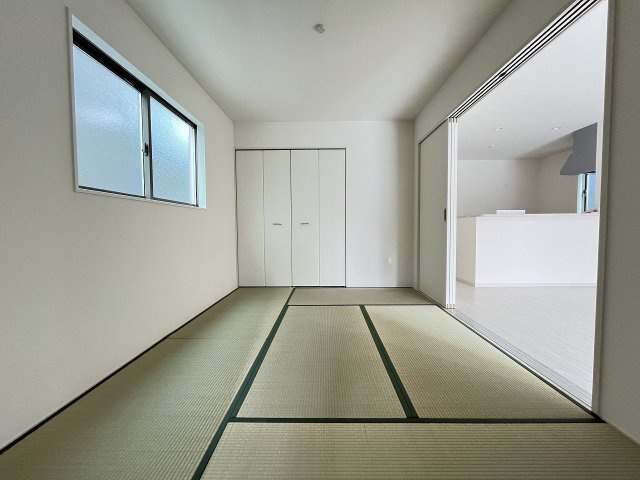 【洋室】 | 糟屋郡宇美町宇美中央1丁目4期　2号棟（全3棟）【仲介手数料無料・0円】 | 施工例。施工例は完成時と異なる場合があります。