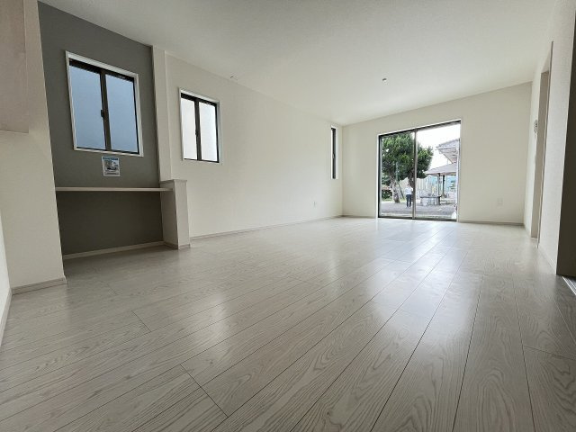 【居間・リビング】 | 糟屋郡宇美町宇美中央1丁目4期　2号棟（全3棟）【仲介手数料無料・0円】 | 現地写真。