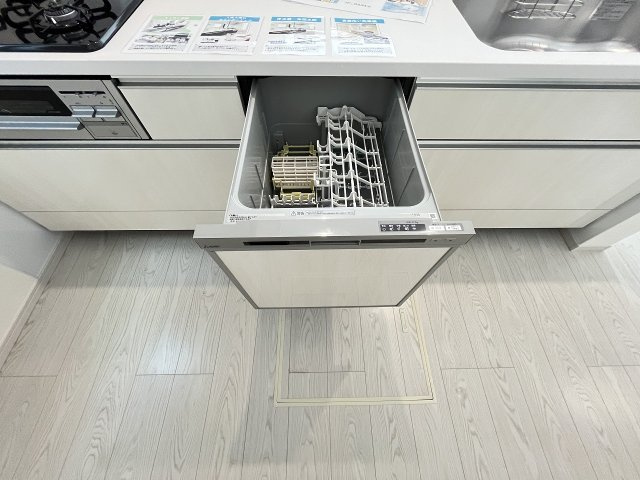 【キッチン】 | 糟屋郡宇美町宇美中央1丁目4期　2号棟（全3棟）【仲介手数料無料・0円】 | 現地写真。食洗器が付いてます。