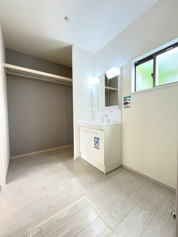 【洗面所】 | 糟屋郡宇美町宇美中央1丁目4期　2号棟（全3棟）【仲介手数料無料・0円】 | 施工例。施工例は完成時と異なる場合があります。
