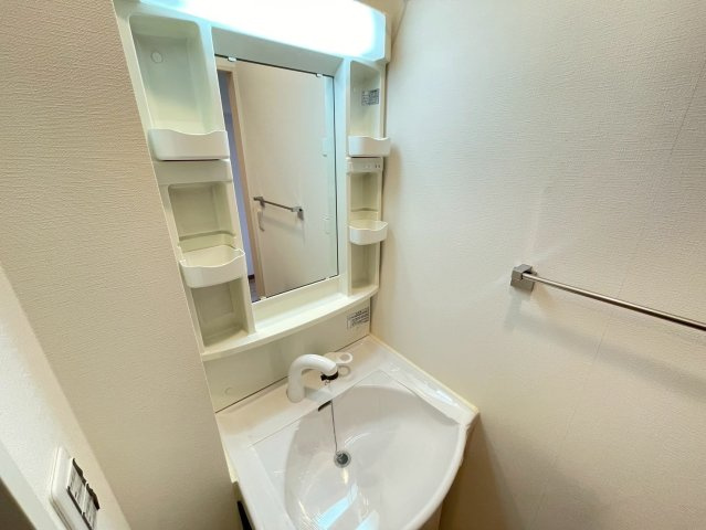 ラ・フォーレ久宝園の独立洗面台