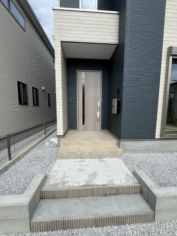 【玄関】 | 糟屋郡宇美町宇美中央1丁目4期　3号棟（全3棟）【仲介手数料無料・0円】 | 現地写真。