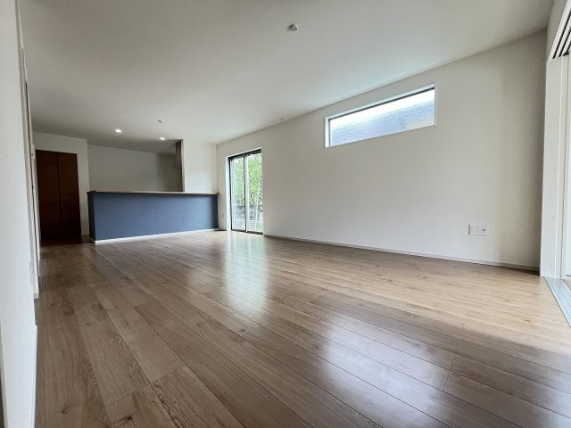 【居間・リビング】 | 糟屋郡宇美町宇美中央1丁目4期　3号棟（全3棟）【仲介手数料無料・0円】 | 現地写真。
