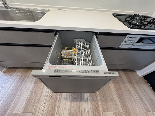 【キッチン】 | 糟屋郡宇美町宇美中央1丁目4期　3号棟（全3棟）【仲介手数料無料・0円】 | 施工例。施工例は完成時と異なる場合があります。