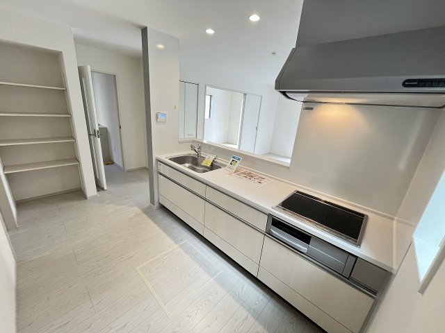 【キッチン】 | 糟屋郡宇美町宇美中央1丁目4期　3号棟（全3棟）【仲介手数料無料・0円】 | 施工例。施工例は完成時と異なる場合があります。