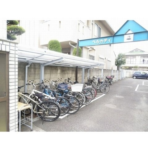 ベルカディーマンションの外観|駐輪場
