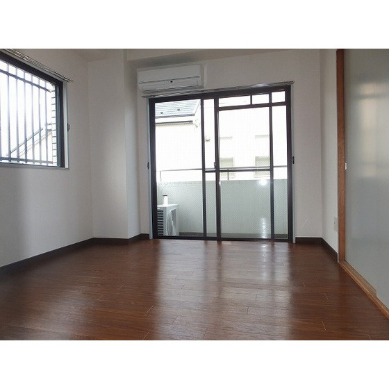 ベルカディーマンションの居間・リビング|洋室