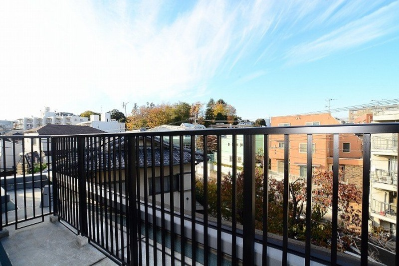 グランドコンシェルジュ三宿アジールコートのバルコニー|バルコニー付きです