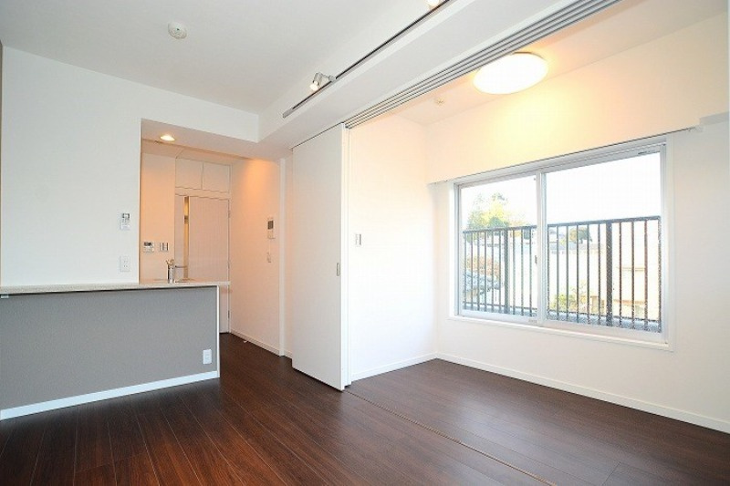 グランドコンシェルジュ三宿アジールコートの居間・リビング|居間です