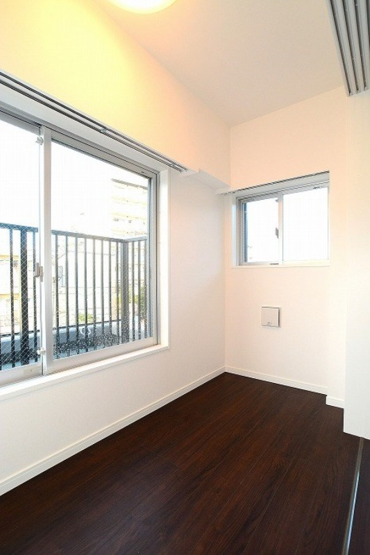 グランドコンシェルジュ三宿アジールコートの寝室|広くて明るい寝室