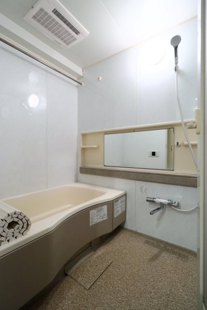 デュオ・スカーラ中野坂上の浴室|コンパクトで使いやすいお風呂です