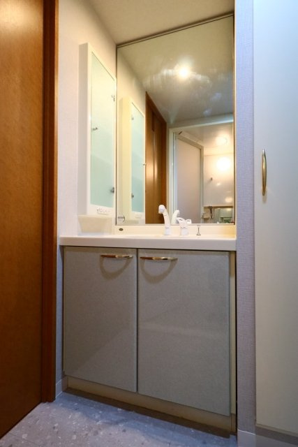 デュオ・スカーラ中野坂上の独立洗面台|使いやすい独立洗面台です