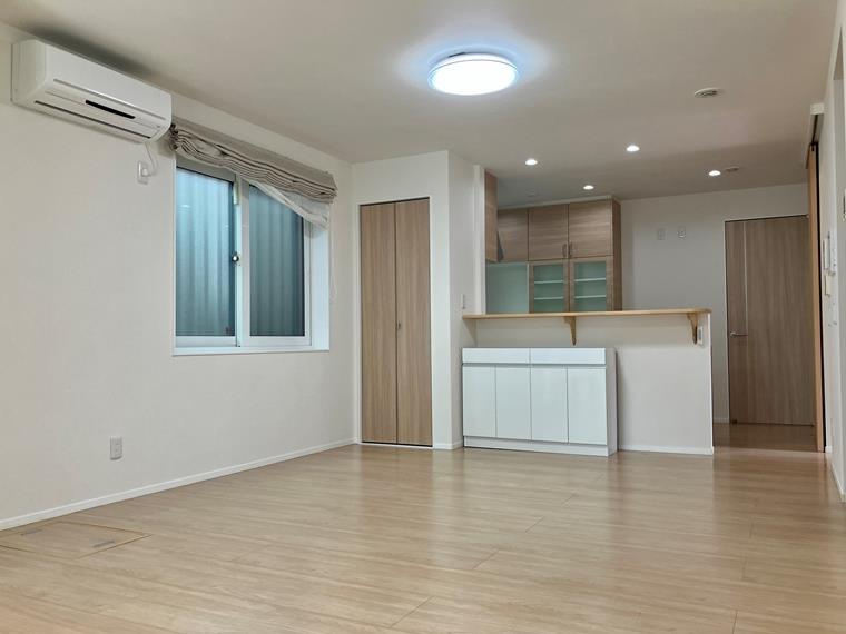 代沢戸建の居間・リビング|使いやすい居間です