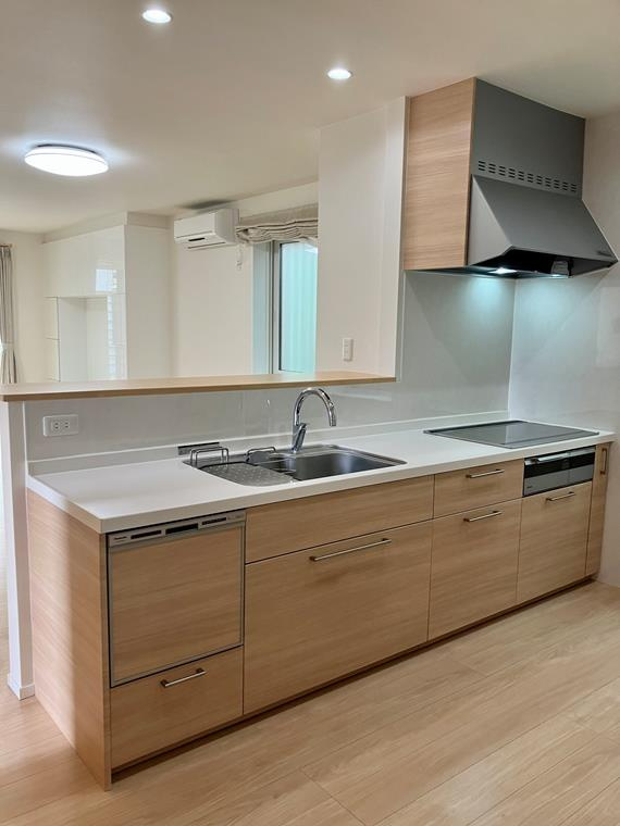 代沢戸建のキッチン|コンパクトなキッチンで掃除もラクラク