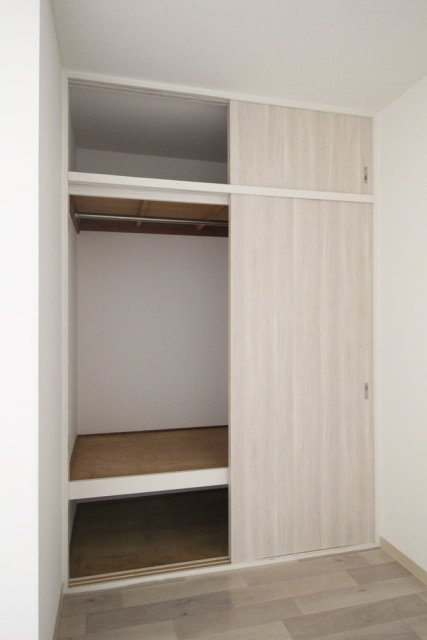 カーサマキの収納|洋室①クローゼット