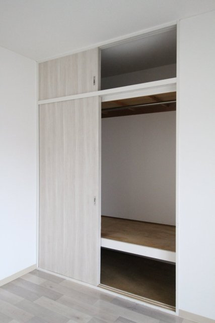 カーサマキの収納|洋室②クローゼット