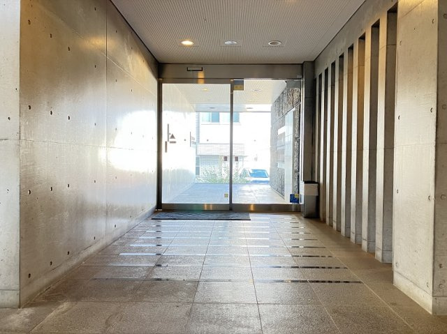 プライムアーバン烏山ガレリアのエントランス