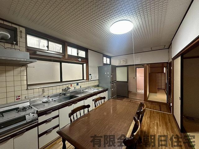 【居間・リビング】 | 淞北台中古戸建 | ゆったり過ごせるリビングです