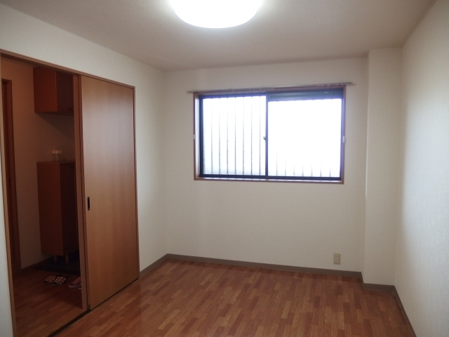 フラワーヒルズ宇頭の洋室