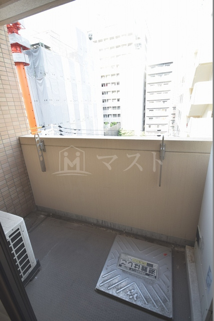 大阪市中央区島之内１丁目の賃貸マンションのバルコニー