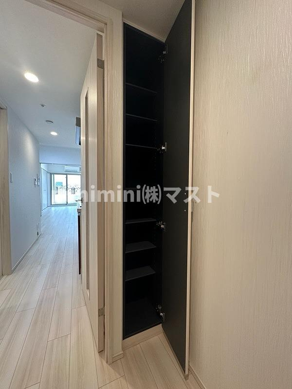 大阪市中央区本町橋の賃貸マンションの玄関