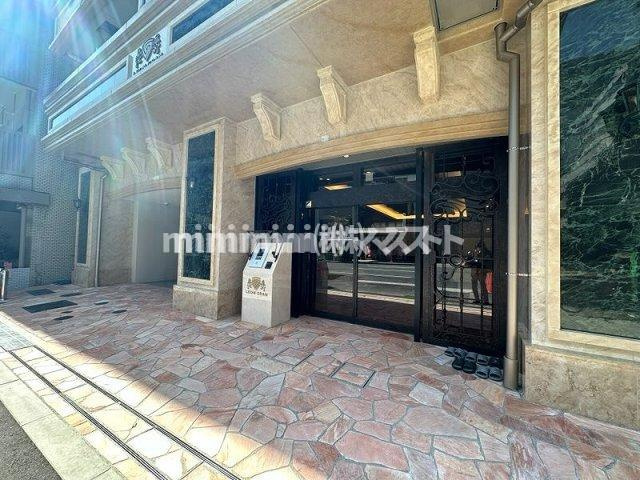 大阪市中央区本町橋の賃貸マンションのエントランス