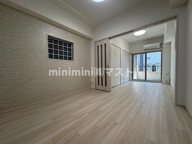 大阪市中央区本町橋の賃貸マンションの居間・リビング