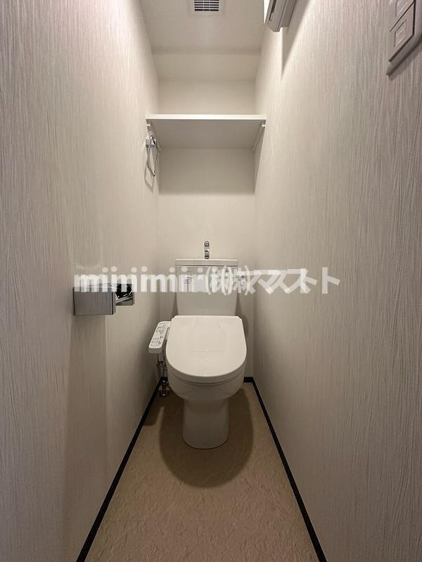 大阪市中央区本町橋の賃貸マンションのトイレ