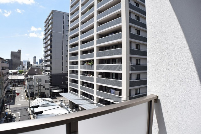 大阪市中央区東平１丁目の賃貸マンションのバルコニー