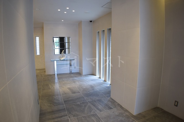 大阪市中央区東平１丁目の賃貸マンションのエントランス