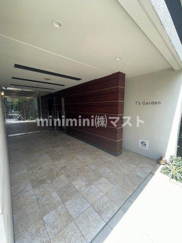 大阪市北区天神橋７丁目の賃貸マンションのエントランス