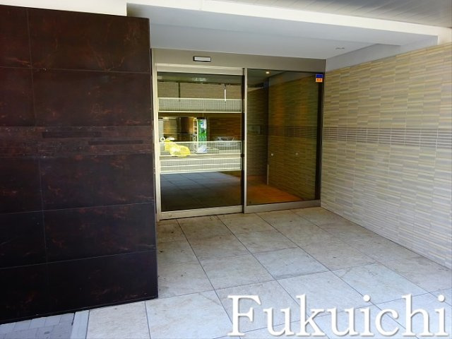 プラウドフラット学芸大学Ⅱのエントランス