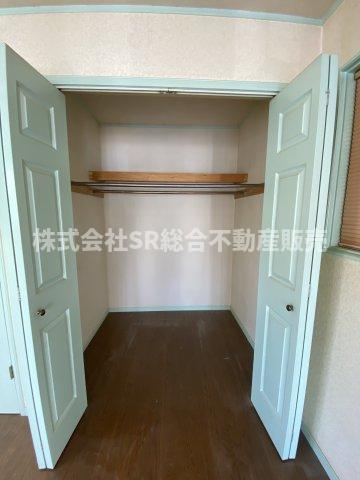 下小阪1丁目中古戸建の収納|ウォークインクローゼットです♪洋服をたくさん収納できます！